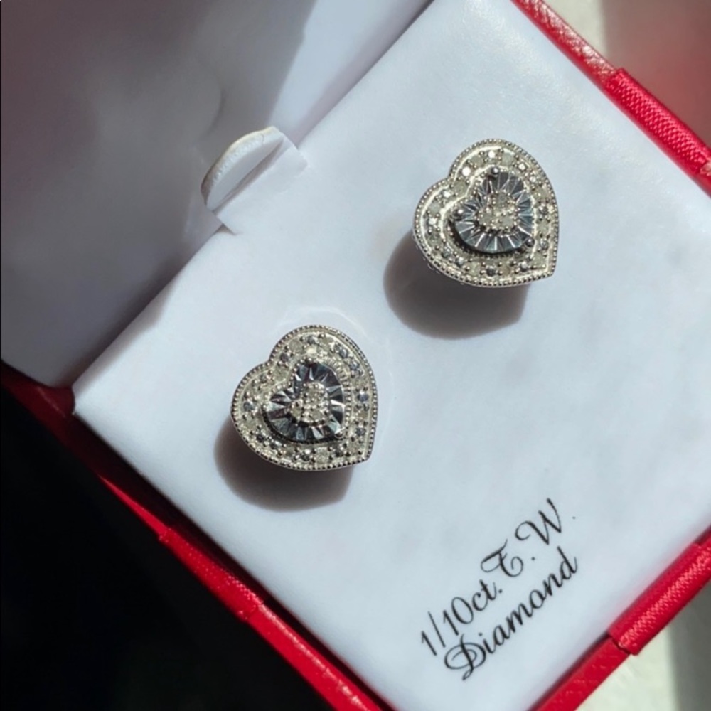❤️Gorgeous 1/10 Cttw Diamond Earrings